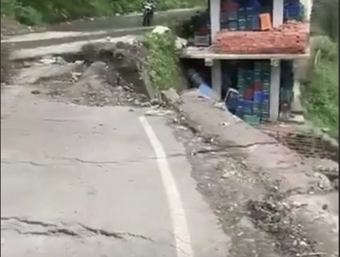 हिमाचल में मानसून का कहर जारी, किन्नौर में बादल फटने से मची तबाही, 606 सड़कें सहित 2 राष्ट्रीय राजमार्ग हुए ठप्प