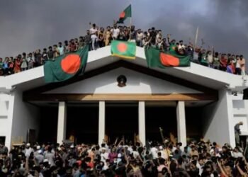 Bangladesh में प्रदर्शनकारी सड़कों पर, नए चार्टर के खिलाफ टकराव और हिंसक झड़प