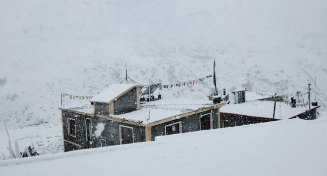 Himachal Weather Update: कुल्लू में बारिश, लाहौल में बर्फबारी, हिमस्खलन ने मचाई तबाही