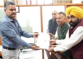 पंजाब: राजिंदर गुप्ता ने भरा राज्यसभा का नामांकन, CM भगवंत मान दे रहे समर्थन