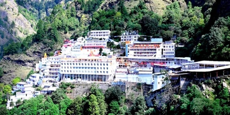 मौसम  में एक बार फिर हुई हलचल , खराब मौसम के चलते वैष्णो देवी यात्रा फिर हुई स्थगित , 5 से 7 अक्तूबर तक यात्रा पर रोक