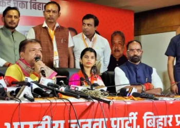 संगीत से राजनीति तकः लोक गायिका MAITHILI THAKUR ने राजनीति में रखा कदम ,  BJP पार्टी की ग्रहण सदस्यता,25 साल की गायिका अब करेगी जनता की सेवा