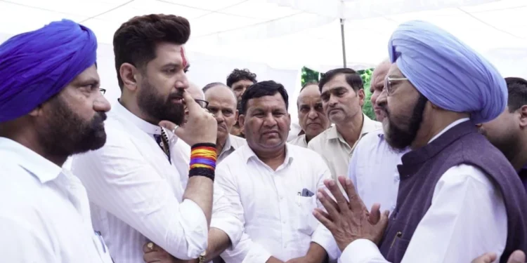 CHANDIGARH: चिराग पासवान ने वाई पूरन कुमार परिवार से की मुलाकात, दोषियों के खिलाफ कार्रवाई का दिया भरोसा, कहा- दोषी चाहे कितना भी प्रभावशाली हो, कानून सबके लिए एक है