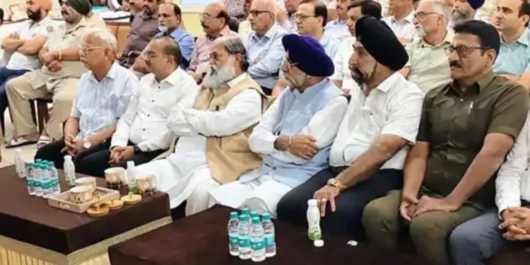 AMBALA  में अनिल विज ने कार्यकर्ताओं संग सुना प्रधानमंत्री मोदी का “मन की बात”, कहा -“सबका साथ, सबका विकास” के मंत्र को आगे बढ़ाने का संकल्प