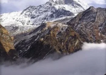 NEPAL: यालुंग री चोटी पर हुआ भीषण हिमस्खलन, 7 पर्वतारोहियों की मौत, 3 अमेरिकी, 1 कनाडाई पर्वातारोही भी शामिल, 4 लोग लापता, रेस्क्यू आपरेशन जारी