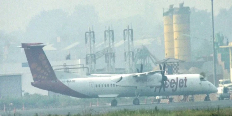 KOLKATA AIRPORT पर SPICEJET फ्लाइट की आपात लैंडिंग,तकनीकी खराबी के चलते फेल हुआ इंजन,  पायलट ने दिखाया पराक्रम, सभी यात्री सुरक्षित
