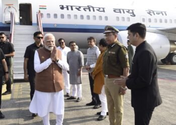 प्रधानमंत्री नरेन्द्र मोदी GUJRAT के दौरे पर, 9700 करोड़ रुपये की परियोजनाओं का किया उद्घाटन व शिलान्यास