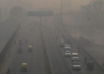 DELHI-NCR में वायु प्रदूषण खतरनाक स्तर पर, स्कूलों के स्पोर्ट्स इवेंट्स पर लगी रोक, सांस की बीमारियों में 15% का इजाफा