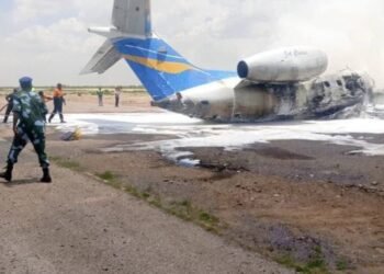 KANGO में हुआ भीषण विमान हादसा, कांगो के खान मंत्री लुई वाटम कबाम्बा का विमान हवाई अड्डे रनवे पर उतरते समय फिसलकर लगी आग, सभी यात्री सुरक्षित