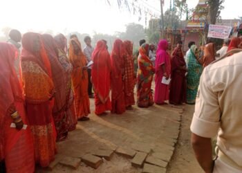 BIHAR ASSEMBLY ELECTIONS 2025: पहले चरण के लिए मतदान आज,16 जिलों में वोटिंग जारी, NDA और महागठबंधन के बीच सीधा मुकाबला, तेजस्वी यादव और अन्य बड़े नेता मैदान में