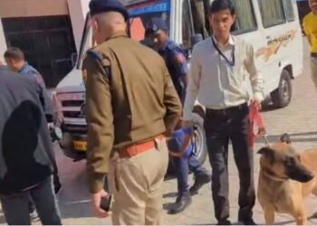 RAJASTHAN के बारां कल्क्ट्रेट को बम से उड़ाने की दी धमकी, सुरक्षा एजेंसियां और पुलिस जांच में जुटीं, बम निरोधक दस्ता और डॉग स्क्वायड टीमें तैनात
