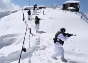 कंपकंपा देने वाली ठंड में भी KASHMIR में सेना का शीतकालीन आपरेशन तेज, जम्मू क्षेत्र में 35 आतंकी सक्रिय, सेना ने बढ़ाया दबाव