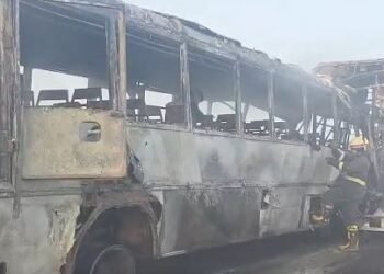 घने कोहरे में YAMUNA EXPRESSWAY पर भीषण सड़क हादसा,7 बसों में लगी आग, 4 लोगों की जिंदा जलकर मौत, 60 लोग घायल
