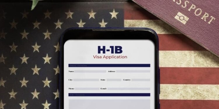 H-1B VISA के नियम हुए और सख्त,आवेदकों को करना होगा अपना सोशल मीडिया सार्वजनिक,15 दिसंबर से लागू होगा नया नियम