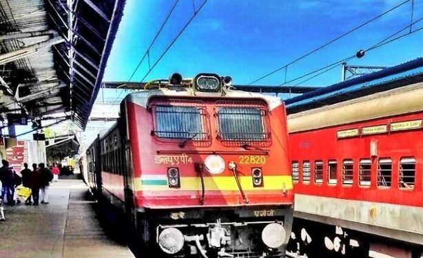 RAIL यात्रियों को लगा बड़ा झटका, 26 दिसंबर 2025 से जनरल, मेल/एक्सप्रेस और AC ट्रेनों का बढ़ा किराया,लोकल ट्रेन और MST यात्रियों को राहत