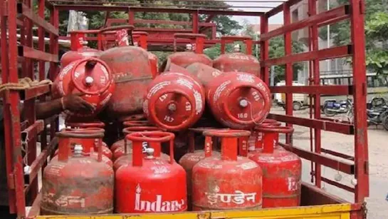 LPG सिलेंडर बुकिंग के नियम बदले, अब 25 दिन बाद ही कर सकेंगे अगली बुकिंग