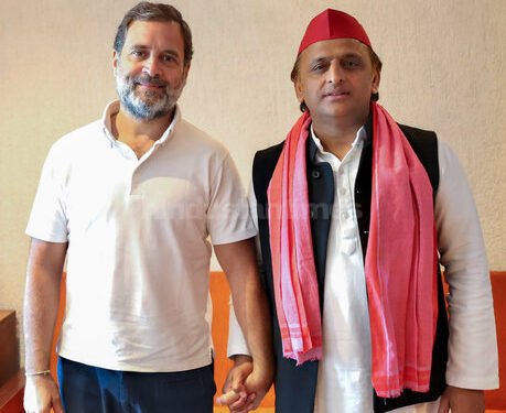 राहुल-अखिलेश की बढ़ी नजदीकियां, चुनावी मंथन