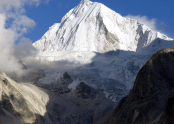 नेपाल में बड़ा हिमस्खलन, हिमलुंग हिमाल बेस कैंप से 10 लोग लापता