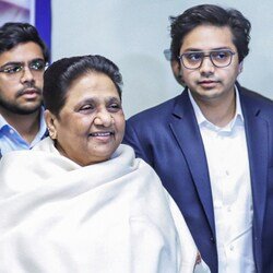 Mayawati का बड़ा फैसला, आकाश आनंद बसपा से बाहर