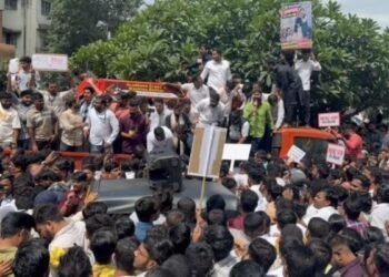 Pune में MPSC छात्रों का प्रदर्शन, पारदर्शिता की मांग