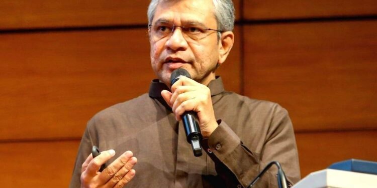 EPF सीमा ₹25,000, 51 लाख को लाभ