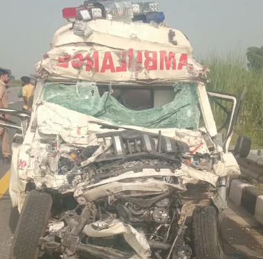 सैनिक का पार्थिव शरीर ले जा रही एंबुलेंस हादसे का शिकार