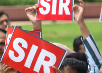 सितारों की नागरिकता पर बवाल, इमरान खान से पहले अक्षय कुमार और अदनान सामी भी रहे चर्चा में