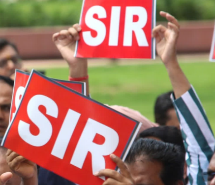 सितारों की नागरिकता पर बवाल, इमरान खान से पहले अक्षय कुमार और अदनान सामी भी रहे चर्चा में