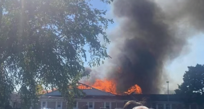 अमेरिका के मिशिगन में चर्च पर हमला: गोलीबारी और आगजनी से 4 लोगों की मौत, 8 घायल पुलिस ने इलाके को किया सील, जांच जारी राष्ट्रपति ट्रंप ने जताई कड़ी निंदा