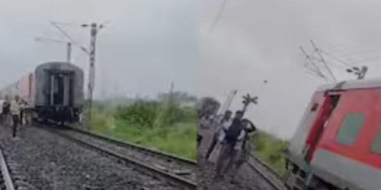 अमृतसर आ रही ट्रेन के 2 एसी डिब्बे पीछे छूटे