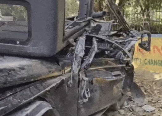 गुरुग्राम एक्सप्रेसवे पर भीषण सड़क हादसा ,थार डिवाइडर से टकराई, एक जज की बेटी सहित पांच लोगों की मौत , घायल युवक को करवाया अस्पताल में भर्ती