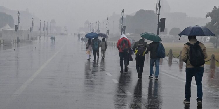 हिमाचल से मानसून विदा लेने को तैयार नहीं