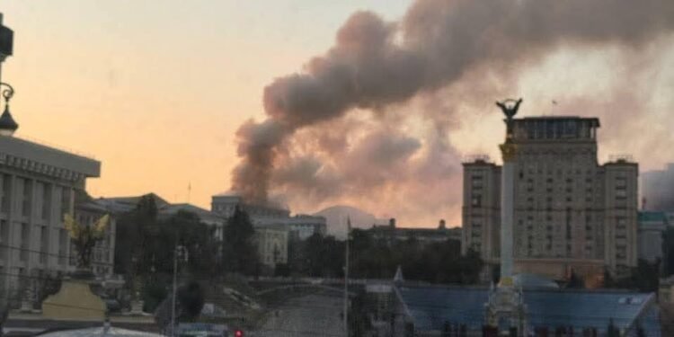 ਰੂਸ ਦਾ ਯੂਕਰੇਨ ‘ਤੇ ਸਭ ਤੋਂ ਵੱਡਾ ਹਵਾਈ ਹਮਲਾ, ਸਰਕਾਰੀ ਇਮਾਰਤ ‘ਤੇ ਹੋਇਆ ਹਮਲਾ