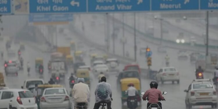 स्वास्थ्य मंत्रालय ने जारी किया अलर्ट: दिल्ली-एनसीआर में भारी बारिश के बाद डेंगू का ख़तरा बढ़ा