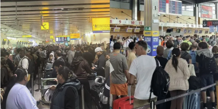 यूरोप के एयरपोर्ट्स पर साइबर हमला, चेक-इन और बोर्डिंग सिस्टम हुआ ठप्प, उड़ाने हुई लेट व कैंसिल ,यात्री परेशान