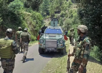 जम्मू-कश्मीर में फिर मुठभेड़, सेना ने किया 2 आंतकवादियों को ढेर सुरक्षाबलों ने संभाला मोर्चा