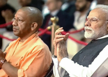 UP इंटरनेशनल ट्रेड शो-2025: PM मोदी ने किया शो का उद्घाटन मोबाइल निर्माण में UP बना अग्रणी, गुणवत्ता से समझौता नहीं होगा, मेक इन इंडिया पर दिया जोर