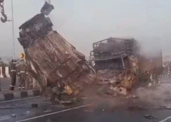 अलीगढ़-नेशनल हाईवे पर हुआ दर्दनाक सड़क हादसा, टायर फटने से हुआ हादसा मासूम सहित 4 लोगों की जिंदा जलकर मौत