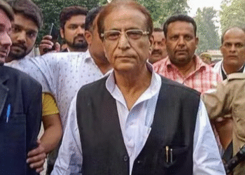 23 महीने बाद जेल से बाहर आए सपा नेता आजम खान , समर्थकों का किया धन्यवाद, सबका सवाल आखिर कब तक रहेंगे जेल से बाहर?