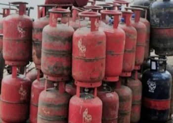 कॉमर्शियल सिलेंडर और स्पीड पोस्ट महंगे, रिज़र्वेशन के लिए आधार अनिवार्य