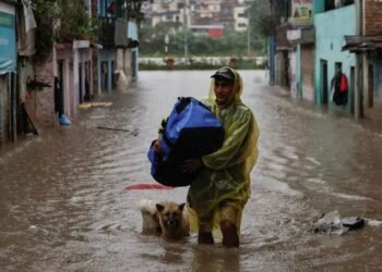 NEPAL NEWS :नेपाल में भूस्खलन और बाढ़ का कहर से अब तक 40 लोगों की मौत, कई लापता, सैकड़ों यात्री फंसे