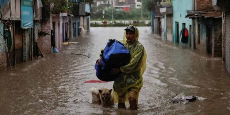 NEPAL NEWS :नेपाल में भूस्खलन और बाढ़ का कहर से अब तक 40 लोगों की मौत, कई लापता, सैकड़ों यात्री फंसे