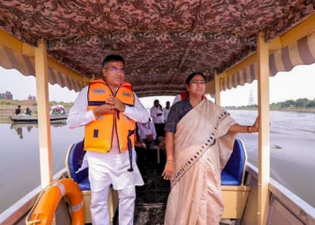 दिल्ली में छठ महापर्व की धूम मुख्यमंत्री रेखा गुप्ता ने यमुना तट पर छठ पूजा की तैयारियों का लिया जायजा  स्वच्छता और सुरक्षा पर जोर, यमुना तट सजने को तैयार