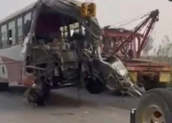 PATIALA के सरहिंद रोड पर हुआ भयानक सड़क हादसा, PRTC बस और ट्रक की हुई भीषण टक्कर, कडंक्टर की मौके पर मौत,12 यात्री हुए घायल