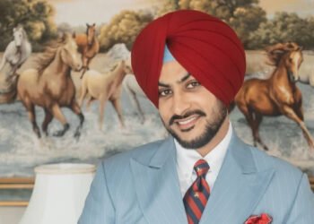 सुरों का सितारा अब आसमान में चमकेगा ,आज हर सुर उदास  एक मुस्कान जो सबके चेहरों पर थी, अब तस्वीरों में रह गया