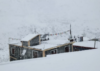 Himachal Weather Update: कुल्लू में बारिश, लाहौल में बर्फबारी, हिमस्खलन ने मचाई तबाही