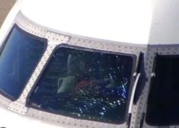 3 दिन में दूसरी इंडिगो फ्लाइट में विंडशील्ड क्रैक, पायलट ने सुरक्षित लैंडिंग कराई”