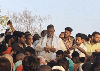 “पप्पू यादव के नोटों ने बढ़ाया चुनावी तापमान: बाढ़ पीड़ितों में नकद मदद, वीडियो वायरल”