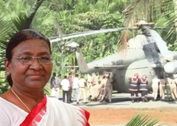 केरल: राष्ट्रपति द्रौपदी मुर्मू का हेलीकॉप्टर गड्ढे में फंसा, पुलिस और फायर स्टाफ ने सुरक्षित बाहर निकाला