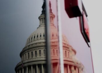 अमेरिका में सरकार ठप: ट्रंप और डेमोक्रेट्स के बीच टकराव जारी